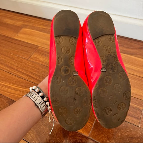 Tory Burch Reva Patent Leather Flats in Barbie Hot Pink / Bougainvillea Size 8 - Picture 6 of 7